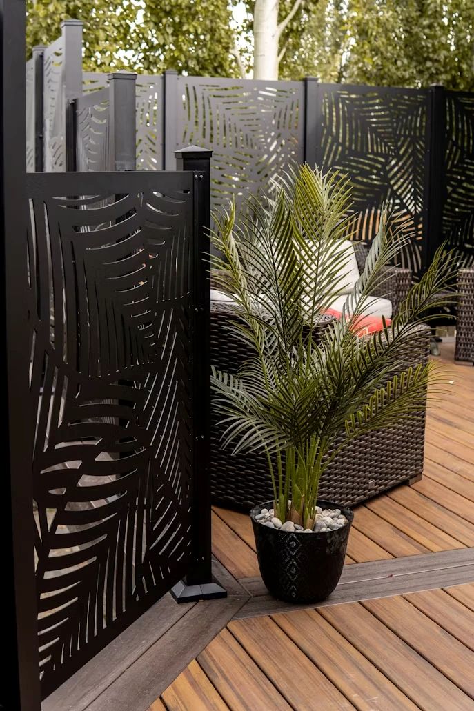 Outdoor Screen